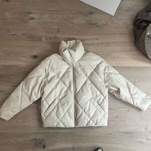 Abercrombie & Fitch Women's Cream Vegan Leather Diamond Puffer Jacket Medium